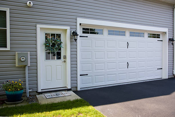 24/7 Emergency Garage Door Panel Replacement experts in Tipton, IN